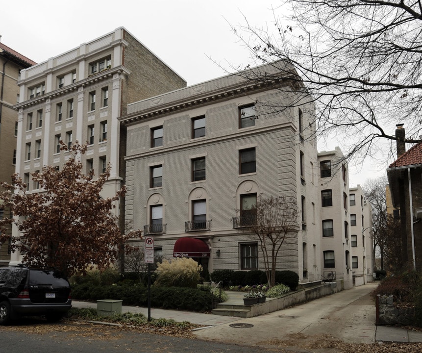 2310 Ashmead Pl NW in Washington, DC - Building Photo