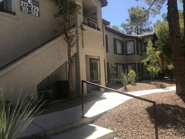 4955 S Lindell Rd in Las Vegas, NV - Building Photo - Building Photo