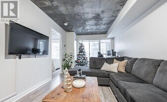 1005 King St W in Toronto, ON - Building Photo