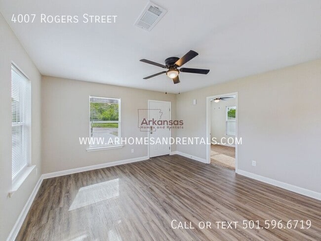 4007 Rogers St in North Little Rock, AR - Building Photo - Building Photo