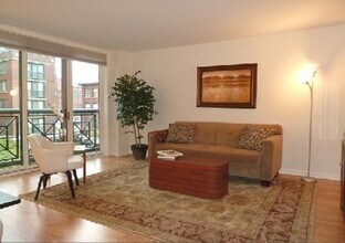 10 Rogers St, Unit 209 in Cambridge, MA - Building Photo - Building Photo