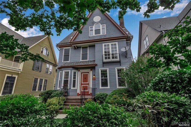 818 Auburn Ave in Buffalo, NY - Building Photo - Building Photo