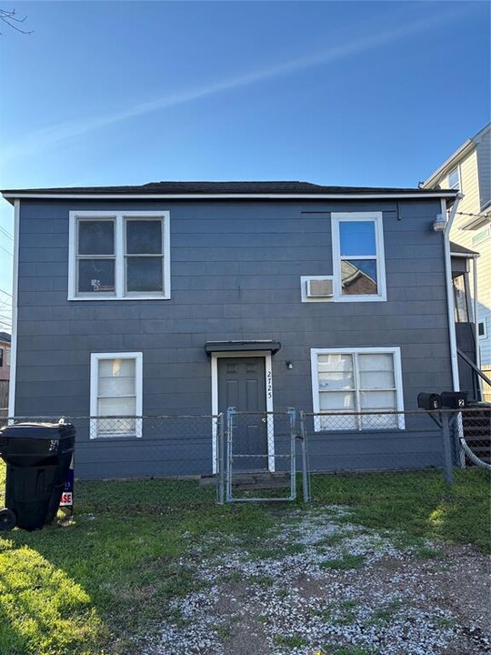 2725 Rutland St in Houston, TX - Building Photo