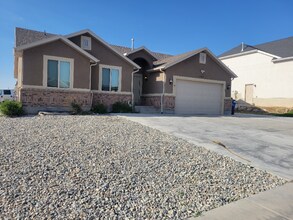 8200 6900 W in West Jordan, UT - Building Photo - Building Photo