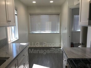 1125 1/2 Foothill Blvd in La Canada Flintridge, CA - Building Photo - Building Photo