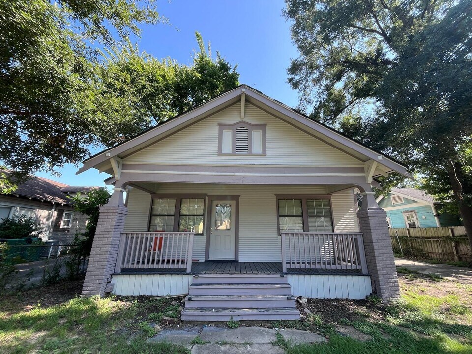 4429 Bell St in Houston, TX - Building Photo