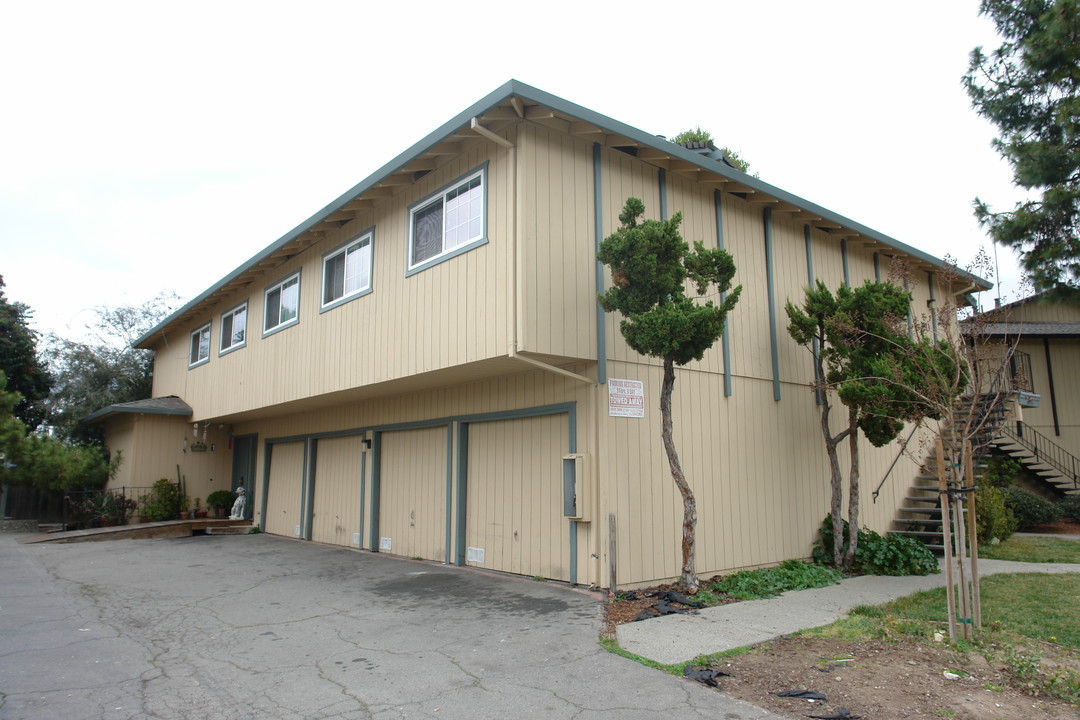 3813 Barker Dr in San Jose, CA - Foto de edificio