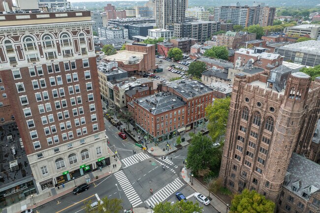 1008 Chapel Street in New Haven, CT - Building Photo - Building Photo