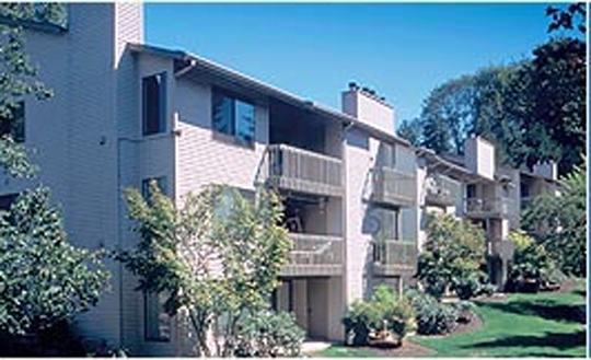 Woodsong Apartments in Bellevue, WA - Building Photo