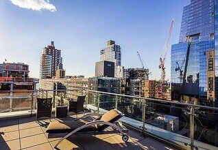 303 Tenth Avenue in New York, NY - Building Photo - Building Photo