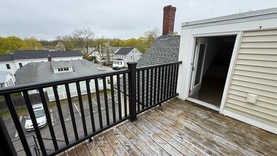 28-30 New York in Dover, NH - Building Photo - Interior Photo