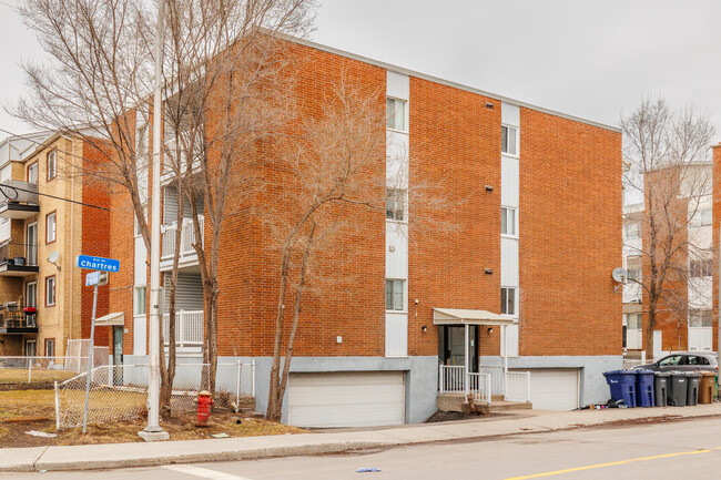 385 Ampère Av in Laval, QC - Building Photo - Building Photo