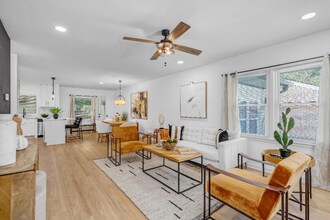 2933 Cloverhurst Dr in East Point, GA - Building Photo - Building Photo