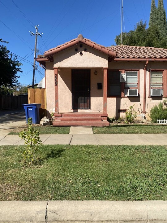 2229-2231 I St in Merced, CA - Building Photo