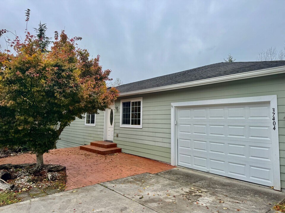 37404 Bay St NE in Hansville, WA - Building Photo