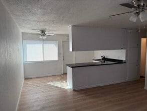 1101 S Ham Ln, Unit Duplex in Lodi, CA - Foto de edificio - Building Photo