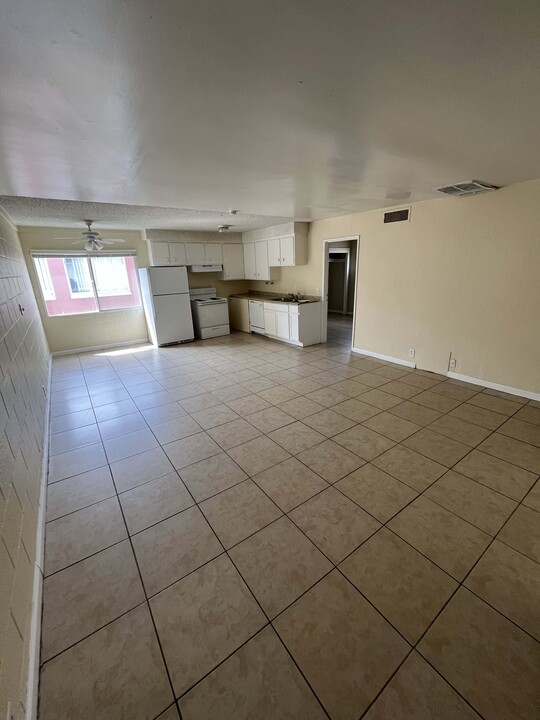 2916 Marlin Ave, Unit 4 in Las Vegas, NV - Foto de edificio
