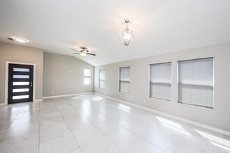 7106 EL MESON DR in Laredo, TX - Foto de edificio - Building Photo