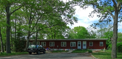 754 Flanders Rd in Flanders, NY - Foto de edificio - Building Photo