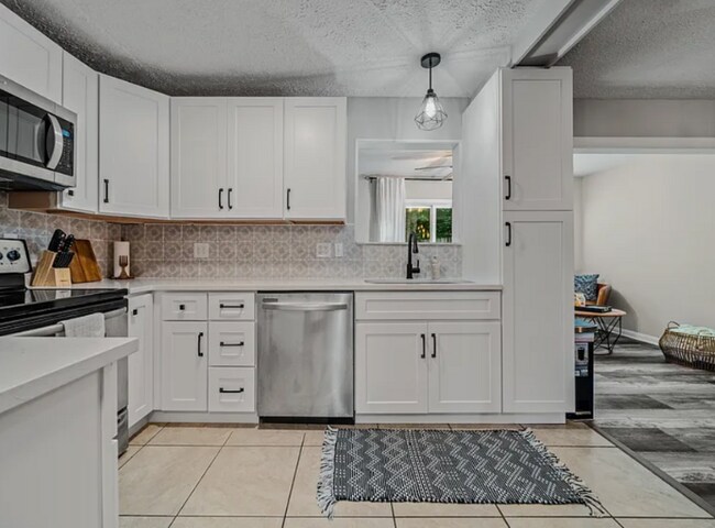 301 Deerpoint Dr in Hendersonville, TN - Foto de edificio - Building Photo