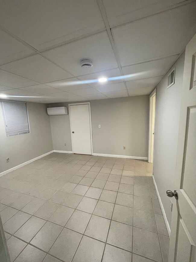 31 Friendship St, Unit 1 in Fall River, MA - Building Photo - Building Photo