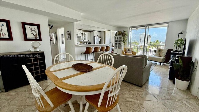 7601 Byron Ave in Miami Beach, FL - Building Photo - Building Photo