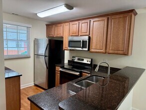 1348 Green Oaks Ln in Charlotte, NC - Building Photo - Building Photo