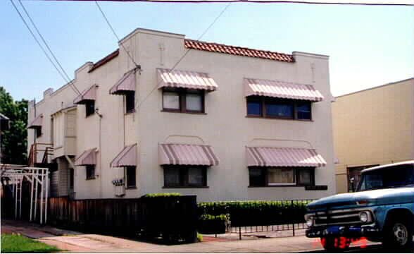 25-31 Oakes Blvd in San Leandro, CA - Foto de edificio - Building Photo