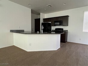 6202 Yankee Spring St in Las Vegas, NV - Building Photo - Building Photo