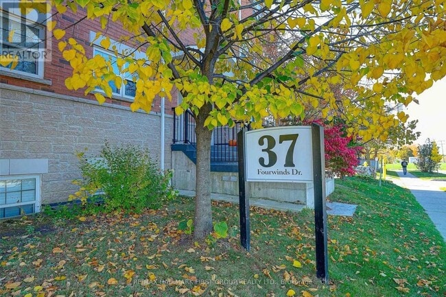 37-37 Four Winds Dr in Toronto, ON - Building Photo - Building Photo