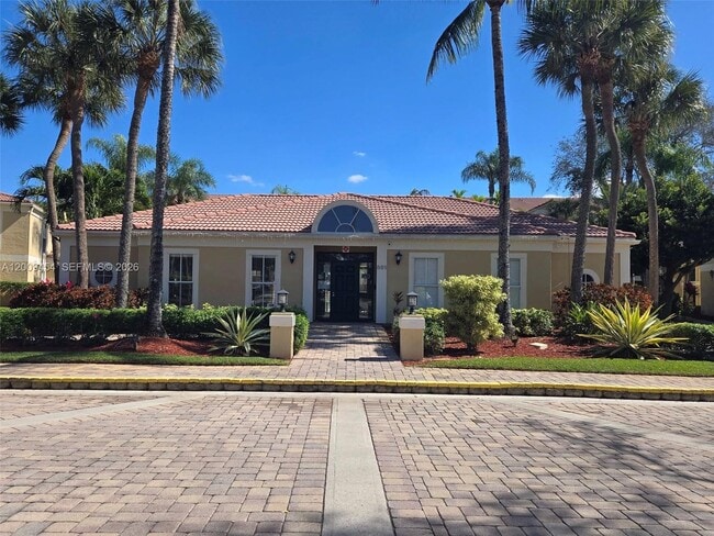 733 Riverside Dr in Coral Springs, FL - Building Photo - Building Photo