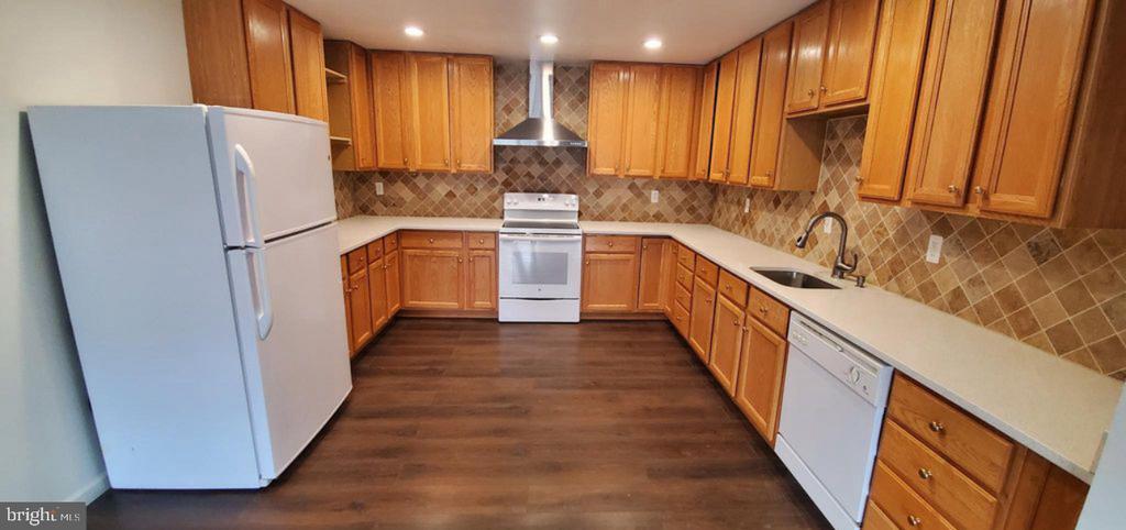 7921 Windsor Knoll Ln in Laytonsville, MD - Building Photo