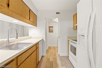 9570 Green Cypress Ln in Ft. Myers, FL - Building Photo - Building Photo