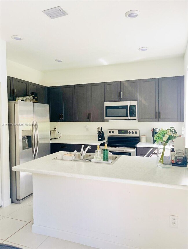 2624 SE 11th Ct in Homestead, FL - Building Photo - Building Photo