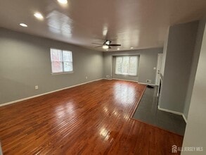 577 Berlant Ave in Roselle, NJ - Building Photo - Building Photo