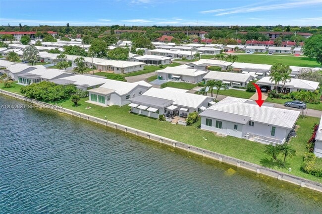 8502 NW 59th St in Tamarac, FL - Building Photo - Building Photo