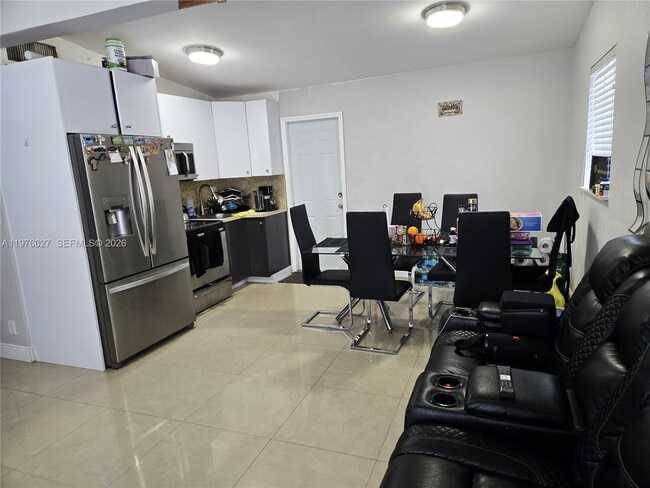 6744 SW 21st St in Miami, FL - Building Photo - Building Photo