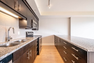 15 Kings Wharf Pl in Dartmouth, NS - Building Photo - Building Photo