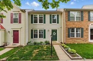 19954 Fieldgrass Square in Ashburn, VA - Building Photo
