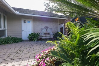 1542 Santiago Dr in Newport Beach, CA - Building Photo - Building Photo