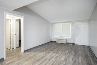 Willow Lakes in Spartanburg, SC - Building Photo - Interior Photo