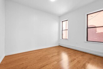 71-32 Fresh Pond Rd in Queens, NY - Building Photo - Building Photo