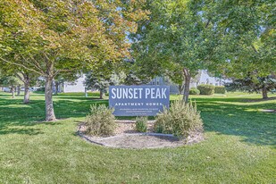 Sunset Peak in Thornton, CO - Building Photo