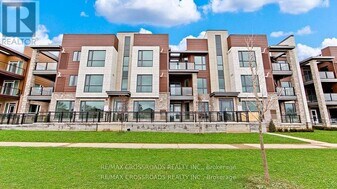 2375 Bronte Rd in Oakville, ON - Building Photo