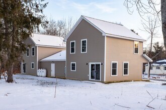10 Cottage St in Hampden, ME - Building Photo - Building Photo