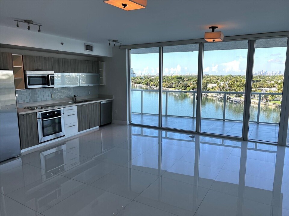 6700 Indian Creek Dr, Unit 807 in Miami Beach, FL - Building Photo