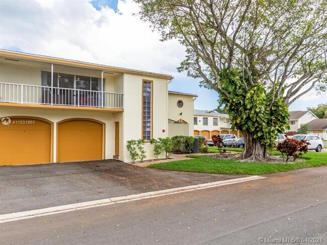 5880 NW 57th Ave-Unit -7 in Tamarac, FL - Foto de edificio - Building Photo
