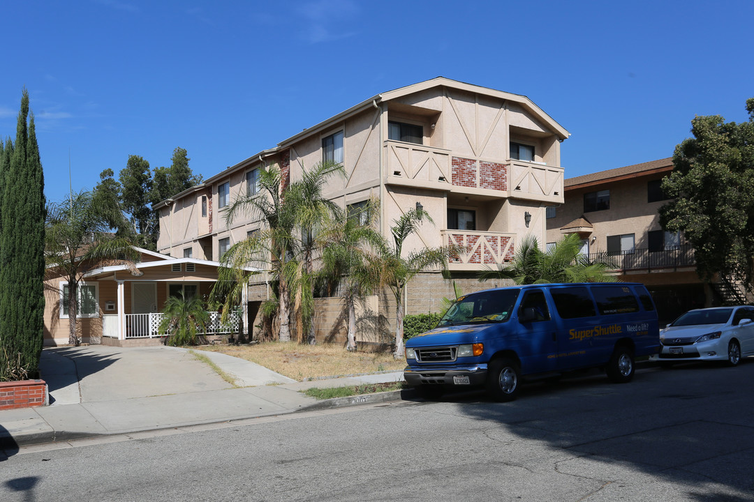 1011 San Rafael Ave in Glendale, CA - Building Photo