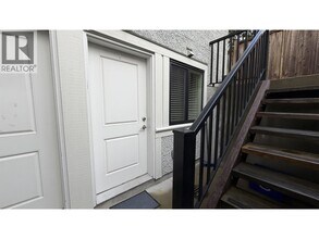 6356 Lakeview Ave in Burnaby, BC - Building Photo - Building Photo