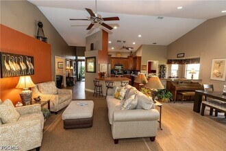 9411 Old Hickory Cir in Ft. Myers, FL - Foto de edificio - Building Photo